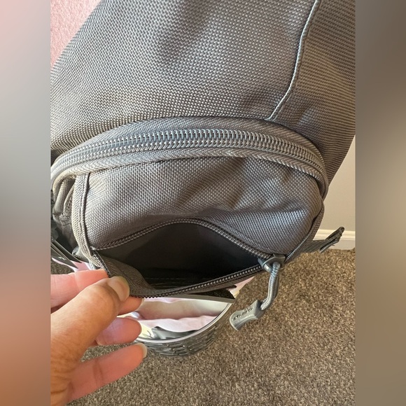 NWT East West Sling Utility Bag. This bag is great for an on the go person. - Picture 3 of 11